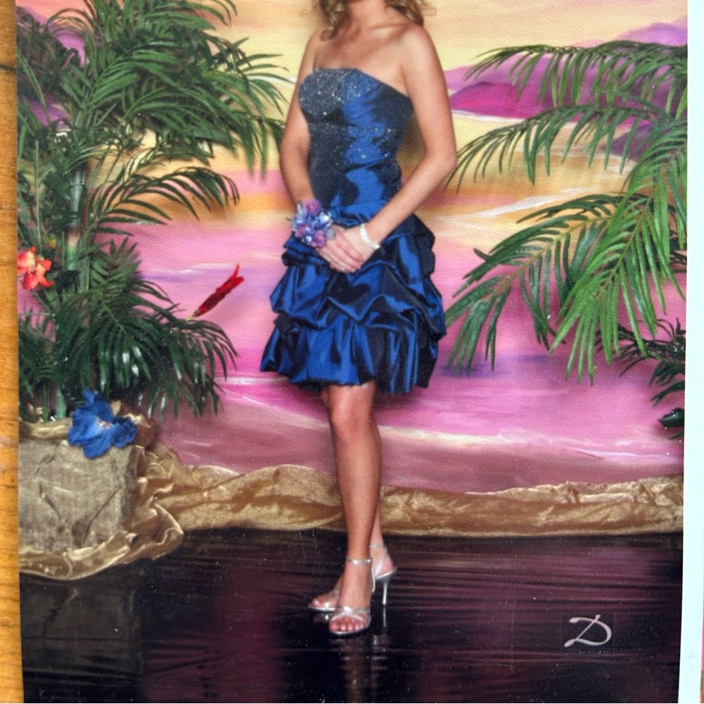 Zum Zum by Niki Levas short formal dress